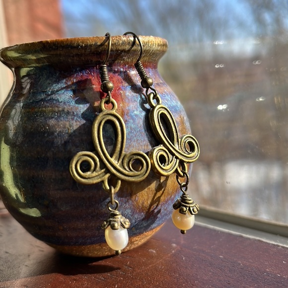 Handmade Freshwater pearl earrings - Picture 2 of 6